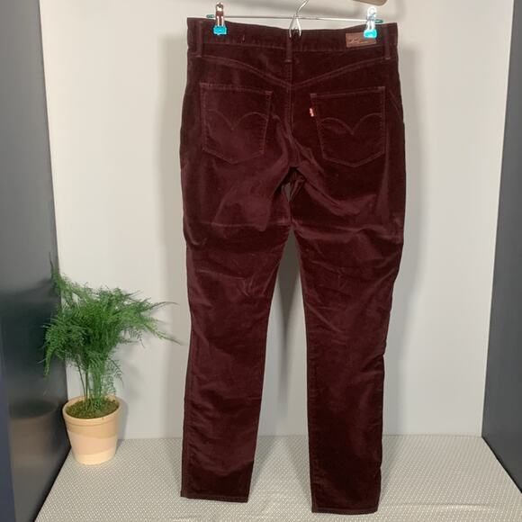 Levi’s Women’s High Rise Demi Curve Velvet Pants Burgundy Size 30 - Picture 2 of 6